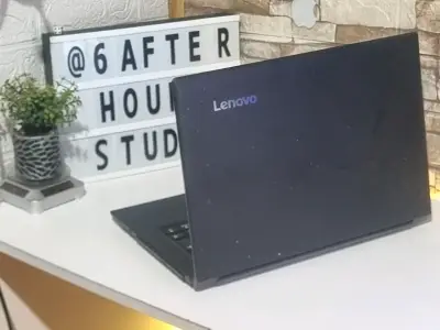 Laptop Lenovo Intel Celeron 4GB RAM - miniatura 2