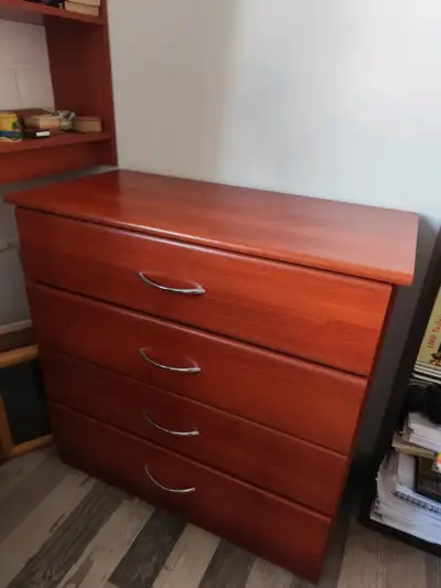 Cómoda de Madera con Cuatro Cajones - miniatura 1