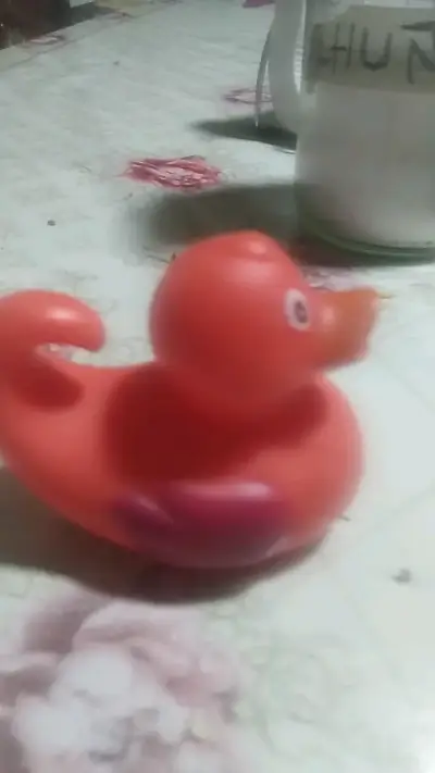 Pato de goma para baño infantil - miniatura 2