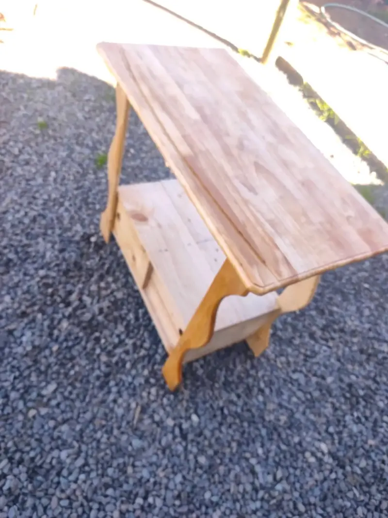 Arrimo de madera rústica con estante - 2