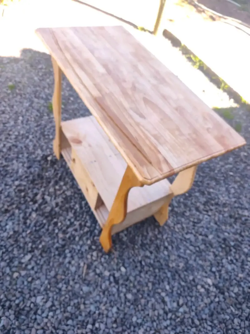 Arrimo de madera rústica con estante - 3