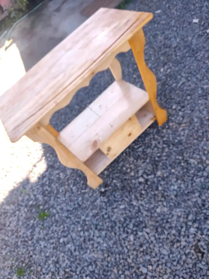 Arrimo de madera rústica con estante - 4