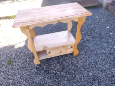 Arrimo de madera rústica con estante - miniatura 5