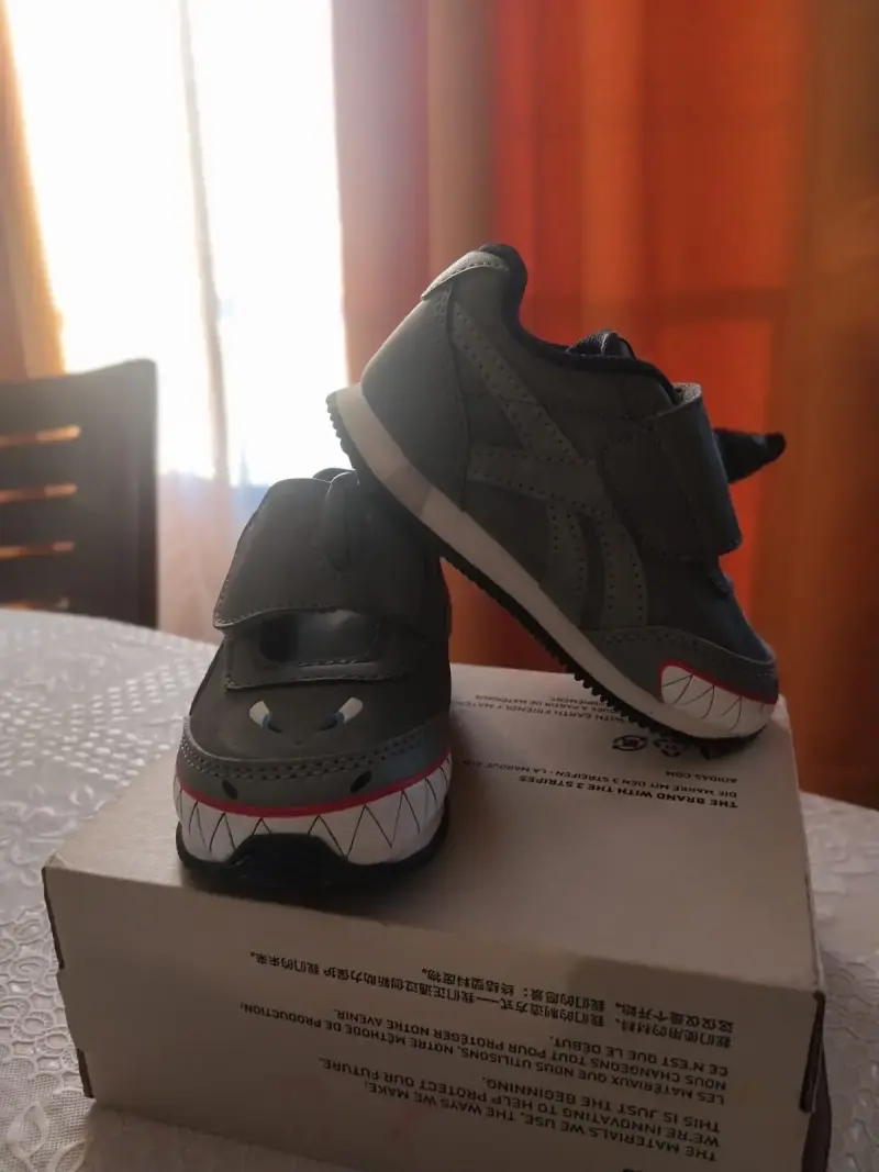 Zapatillas infantiles con diseño de tiburón - 2