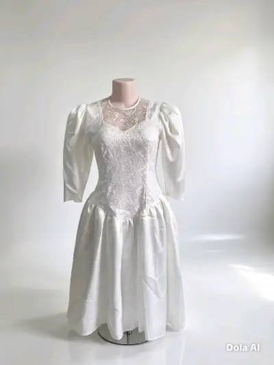 Vestido de novia elegante con encaje y cola - miniatura 5