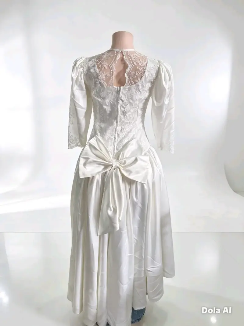 Vestido de novia elegante con encaje y cola - 6