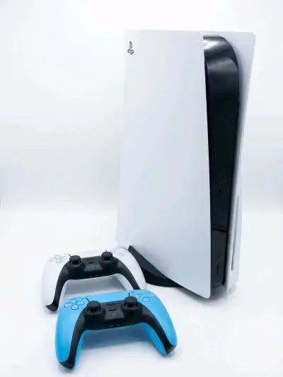 Consola PlayStation 5 con dos controles - miniatura 1
