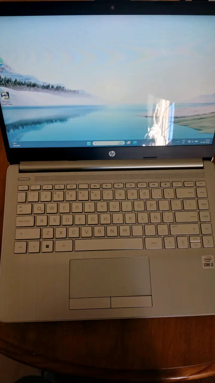 Notebook HP con pantalla de 14 pulgadas - 2