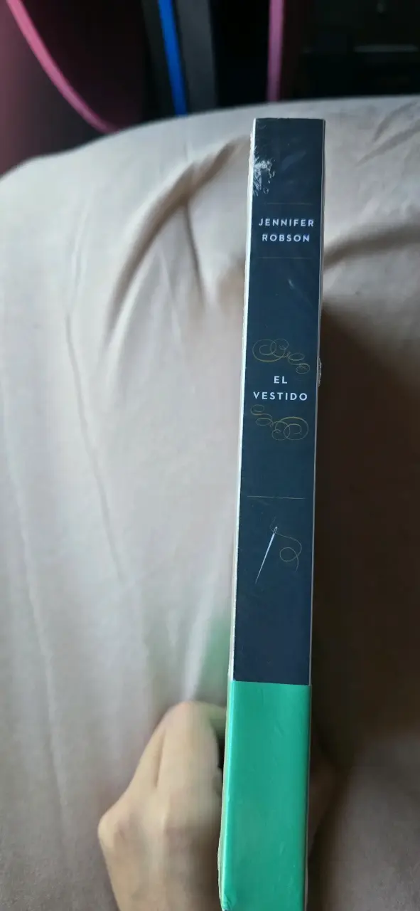 Libro 'El Vestido' de Jennifer Robson - sellado - 3