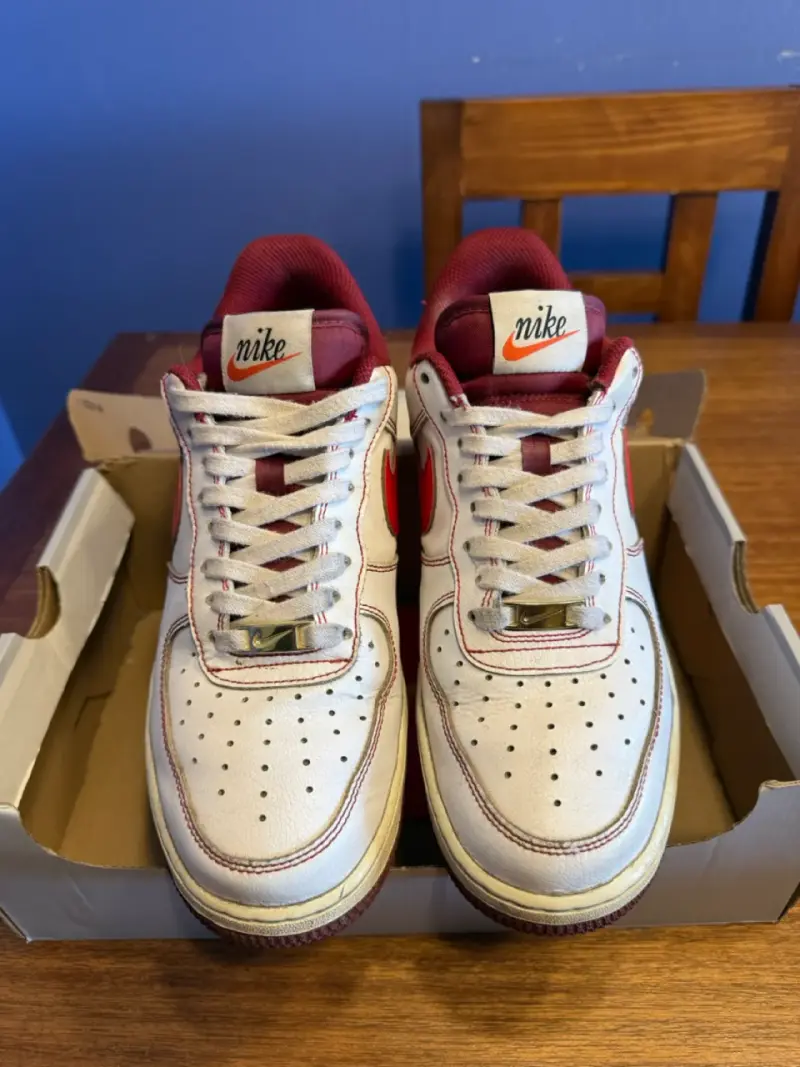 Zapatillas Nike Air Force 1 Blancas y Rojas - 2