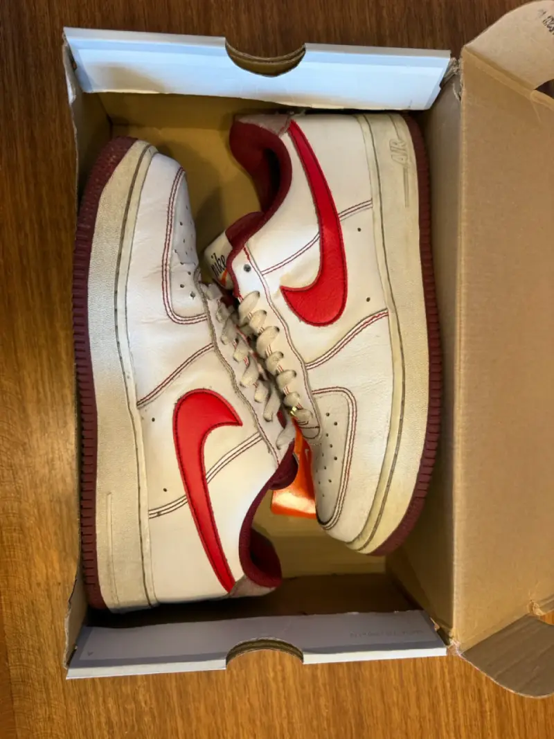 Zapatillas Nike Air Force 1 Blancas y Rojas - 3