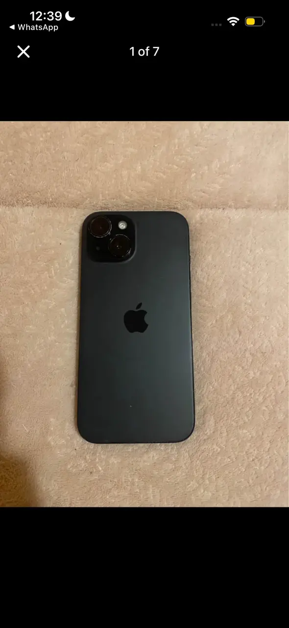 iPhone negro con pantalla dañada - 1