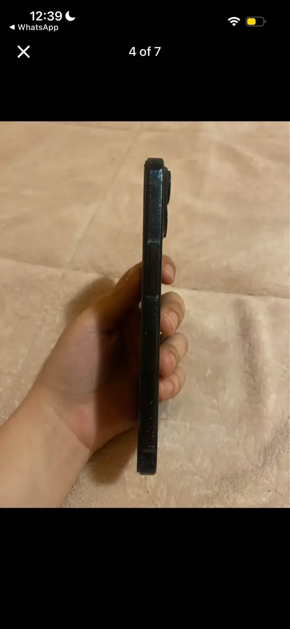 iPhone negro con pantalla dañada - 4