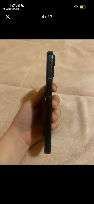 iPhone negro con pantalla dañada - miniatura 4