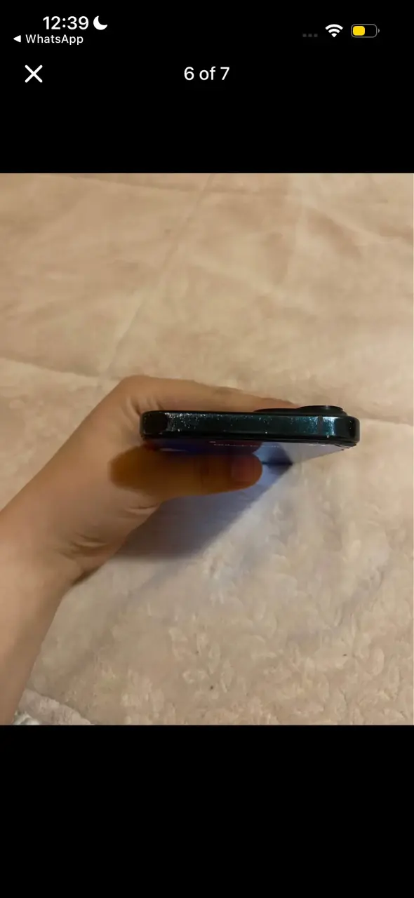 iPhone negro con pantalla dañada - 6