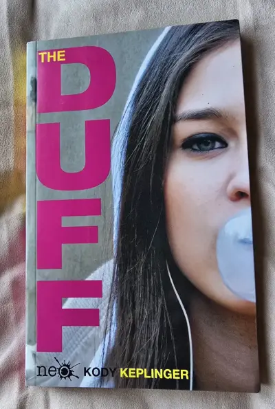 Libro The DUFF de Kody Keplinger - No usado - miniatura 1