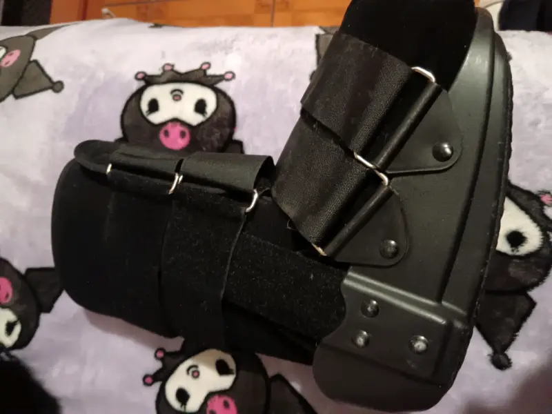 Bota ortopédica negra con velcro ajustable - 7