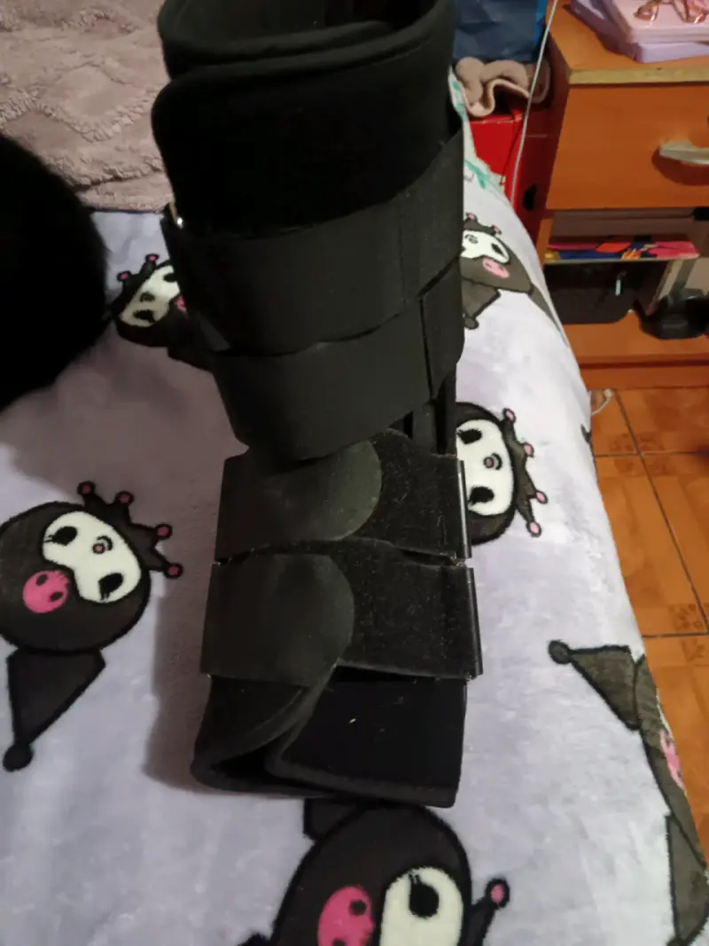 Bota ortopédica negra con velcro ajustable - 8