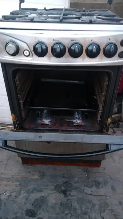 Cocina a gas con horno de 4 quemadores - miniatura 1