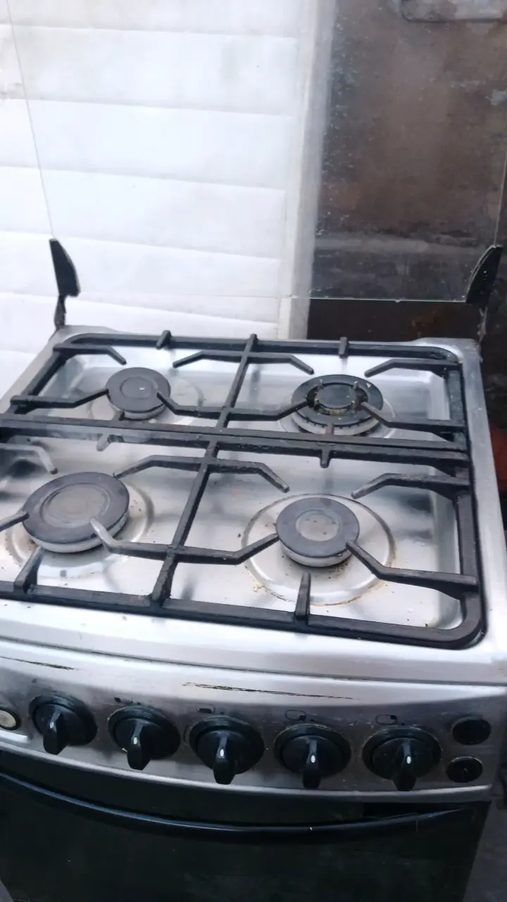 Cocina a gas con horno de 4 quemadores - 2