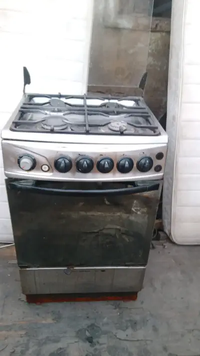 Cocina a gas con horno de 4 quemadores - miniatura 3