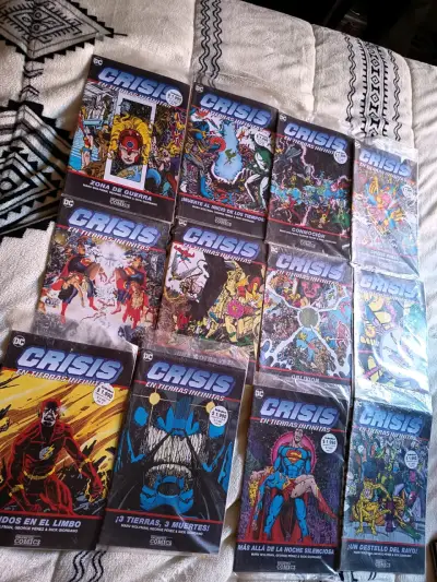 Colección de cómics Crisis en Tierras Infinitas DC - miniatura 1