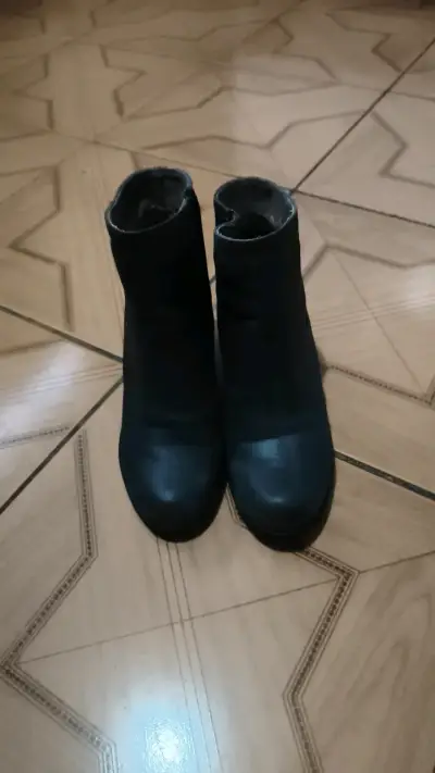 Botines de cuero negro para mujer - miniatura 1