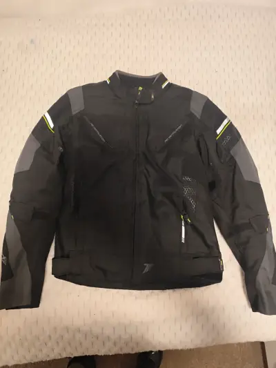 Chaqueta de moto negra nueva - miniatura 2