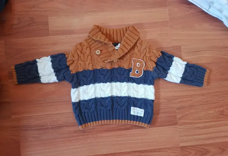 Suéter de bebé a rayas con cuello alto 3M