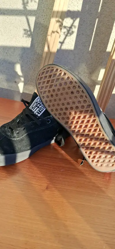 Zapatillas Vans negras de gamuza numero 37 - miniatura 4