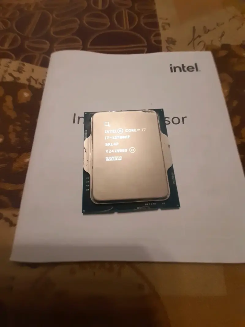 Procesador gamer Intel Core i7 12700KF - 3