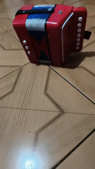 Acordeón infantil rojo y azul - miniatura 5