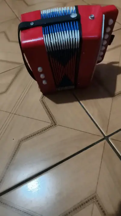 Acordeón infantil rojo y azul - miniatura 6