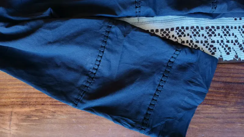 Blusa negra de manga ancha para mujer - 2