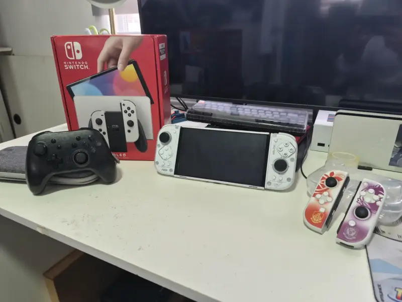 Nintendo Switch OLED con accesorios - 1