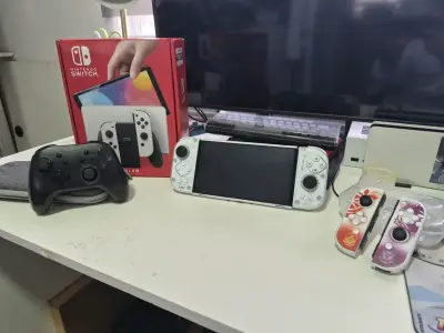 Nintendo Switch OLED con accesorios - miniatura 1