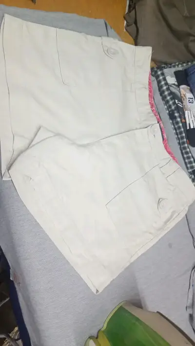 Shorts beige de algodón Austin Clothing Co - miniatura 1