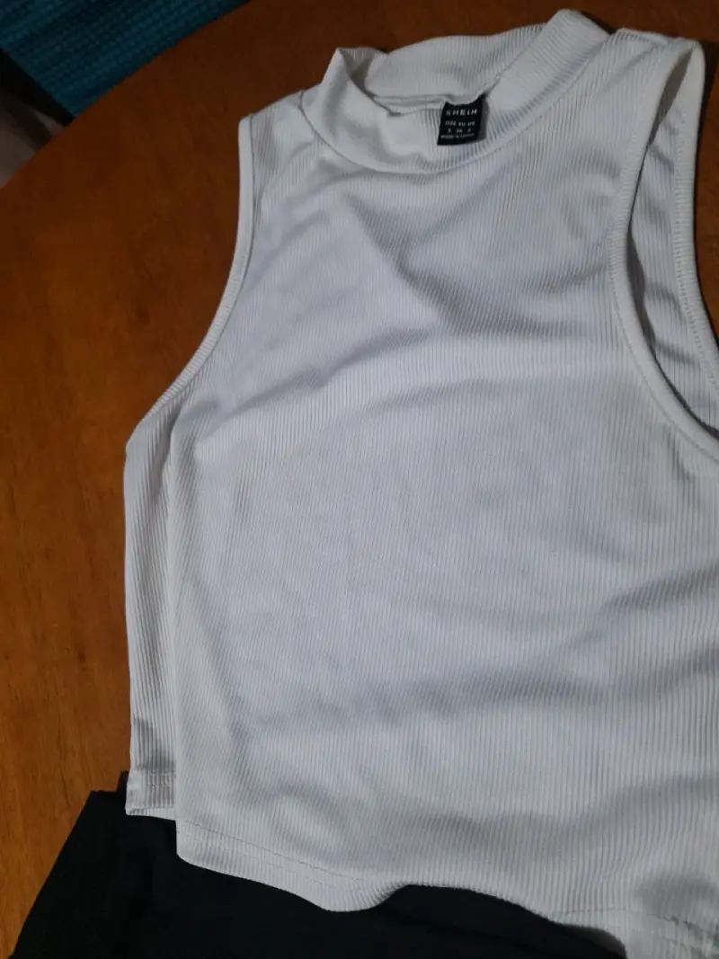 Conjunto de top blanco y falda negra Shein - 4
