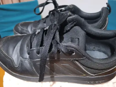 Zapatillas deportivas negras Adidas en buen estado - miniatura 4