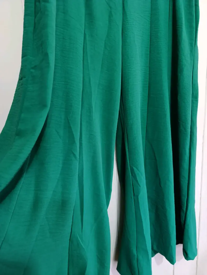 Pantalones verdes sueltos talla L - 1