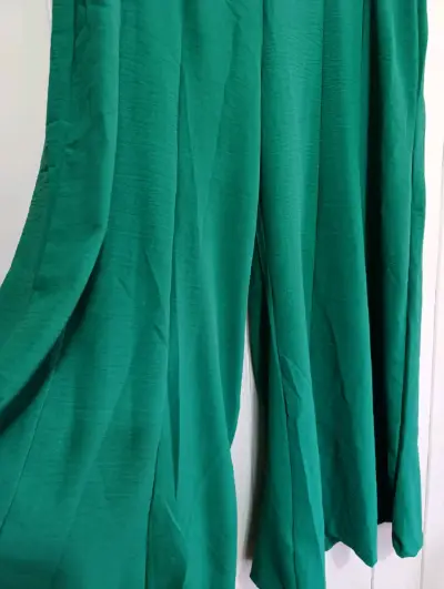 Pantalones verdes sueltos talla L - miniatura 1