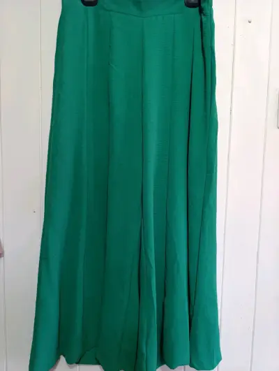 Pantalones verdes sueltos talla L - miniatura 3