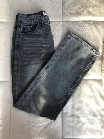 Jeans grises desgastados - miniatura 1