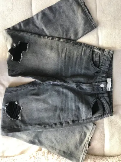 Jeans grises desgastados - miniatura 2