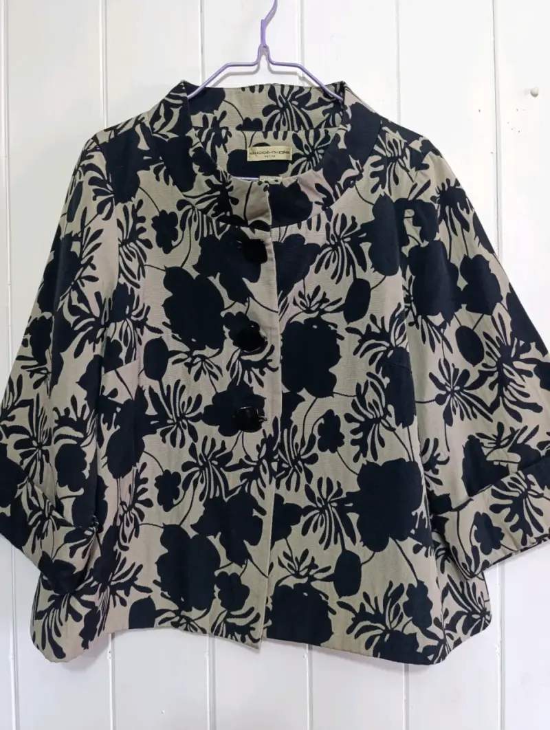 Chaqueta de mujer con estampado floral - 1