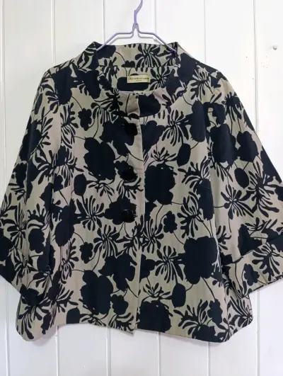Chaqueta de mujer con estampado floral - miniatura 1