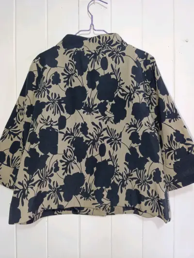 Chaqueta de mujer con estampado floral - miniatura 2
