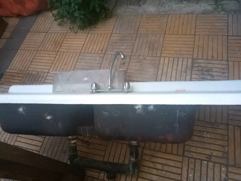 Lavaplatos doble de cerámica con grifo - 2