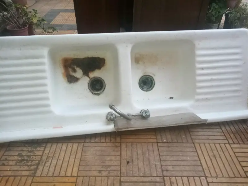 Lavaplatos doble de cerámica con grifo - 3