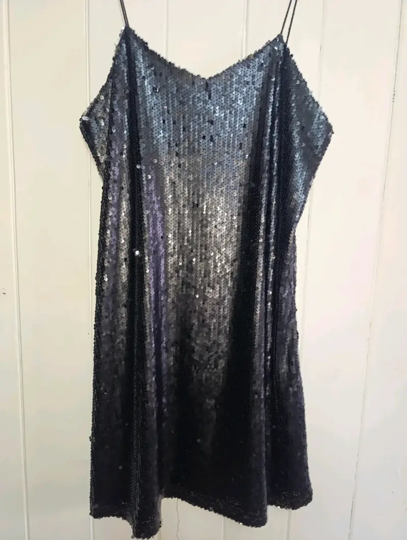Vestido de lentejuelas negro Index elegante - 1
